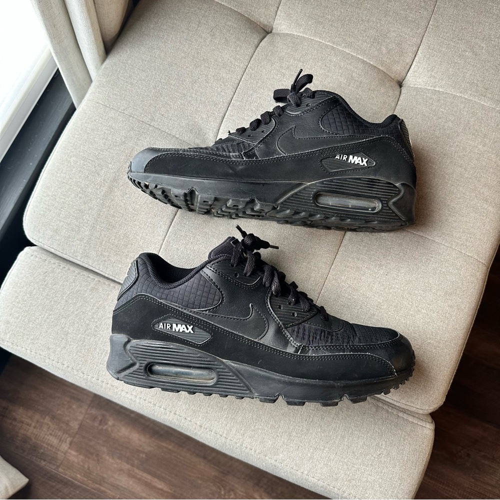 Nike Air Max Black Sneakers Men’s Size 9.5 – Excellent Condition
